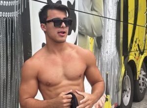 cantor-da-banda-djavu-e-alvo-de-extorsao-apos-enviar-fotos-sensuais