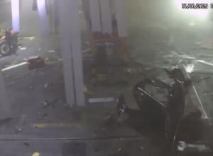 veiculo-abastecido-com-gas-explode-em-posto-e-deixa-um-morto-e-um-ferido-grave-no-rj
