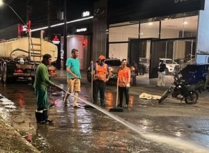 forca-tarefa-realiza-sanitizacao-de-ruas-no-centro-comercial-de-santarem,-no-pa
