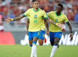 com-raphinha-de-titular,-selecao-brasileira-enfrenta-hoje-o-paraguai