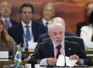 fmi-e-banco-mundial-financiam-paises-ricos,-critica-lula-no-brics