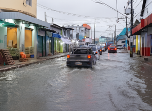 cheia-do-rio-negro-alaga-centro-de-manaus-e-afeta-milhares-na-capital