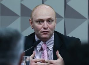 defesa-de-hacker-condenado-com-zambelli-pede-que-pena-seja-cumprida-em-semiaberto