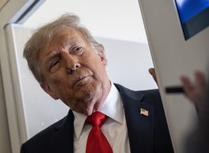 trump-anuncia-demissao-de-diretora-do-fed;-caso-pode-parar-na-suprema-corte