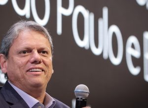 tarcisio-e-alcado-a-presidenciavel-em-festa-de-partido-a-uma-semana-de-julgamento-de-bolsonaro