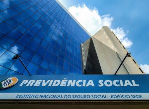 cpi-aprova-ouvir-55-pessoas,-como-careca-do-inss,-lupi-e-ex-ministros-da-previdencia