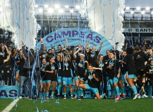 santos-busca-empate-com-botafogo-e-conquista-brasileirao-feminino-a2