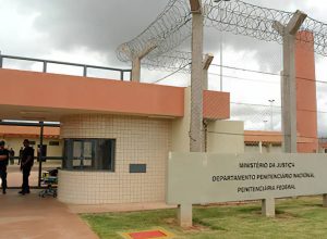 rj-tera-sistema-para-bloquear-sinais-de-celular-e-drones-em-presidios rj-tera-sistema-para-bloquear-sinais-de-celular-e-drones-em-presidios