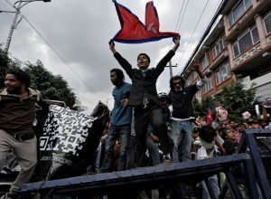 manifestantes-e-exercito-do-nepal-negociam-escolha-de-lider-interino