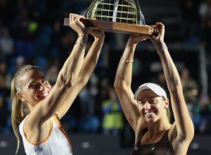 luisa-stefani-e-timea-babos-conquistam-titulo-de-duplas-no-sp-open