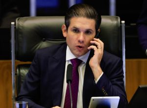 hugo-motta-acena-para-lula-e-tarcisio-e-fica-cada-vez-mais-fraco-na-camara hugo-motta-acena-para-lula-e-tarcisio-e-fica-cada-vez-mais-fraco-na-camara