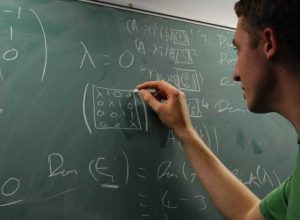 mec-divulga-lista-oficial-de-cursos-superiores-semipresenciais-autorizados;-veja-quais-sao