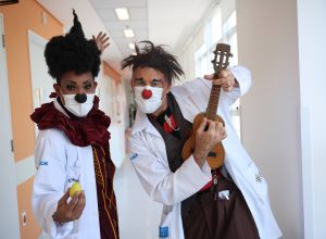 graacc-e-doutores-da-alegria-iniciam-parceria-para-humanizar-tratamento-oncologico-infantil