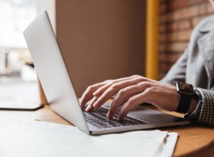 em-10-anos,-numero-de-matriculas-em-ead-quase-quadriplicou-no-ensino-superior