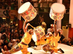 carla-akotirene-recebe-comenda-maria-quiteria-na-camara-de-salvador