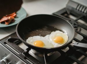 panelas-antiaderentes-estao-causando-briga-entre-famosos;-entenda