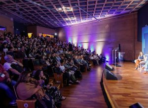 em-vez-de-demonizar-tecnologia,-e-preciso-formar-criancas-para-lidar-com-ela:-‘telas-nao-vao-embora’ em-vez-de-demonizar-tecnologia,-e-preciso-formar-criancas-para-lidar-com-ela:-‘telas-nao-vao-embora’