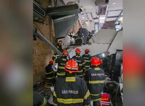 uma-pessoa-morre-apos-desabamento-de-teto-de-restaurante-em-sp uma-pessoa-morre-apos-desabamento-de-teto-de-restaurante-em-sp