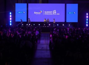 amco-summit-celebra-1a-edicao-no-brasil-e-reune-comunidade-internacional-da-educacao amco-summit-celebra-1a-edicao-no-brasil-e-reune-comunidade-internacional-da-educacao
