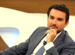 caiado-e-sabino-trocam-farpas-e-ministro-ironiza:-‘quando-ele-tiver-1,5%-eu-respondo’ caiado-e-sabino-trocam-farpas-e-ministro-ironiza:-‘quando-ele-tiver-1,5%-eu-respondo’