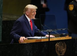 trump-anuncia-tarifa-extra-de-100%-para-produtos-da-china-e-veto-a-softwares trump-anuncia-tarifa-extra-de-100%-para-produtos-da-china-e-veto-a-softwares
