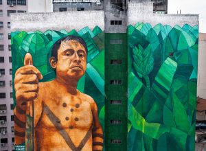 tintas-feitas-de-terra-e-cinzas-de-queimadas:-pintura-de-600m²-no-centro-de-sao-paulo-homenageia-ari-uru-eu-wau-wau