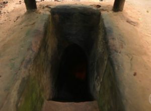 tuneis-guardam-mapa,-armas-e-cozinhas-improvisadas-usadas-por-soldados-na-guerra-do-vietna;-video