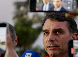 moraes-autoriza-a-visita-dos-filhos-de-bolsonaro-na-pf