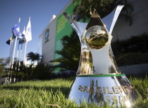 o-trofeu-de-15kg-que-pode-ser-do-flamengo:-conheca-a-taca-do-brasileirao