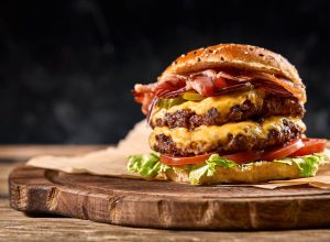 refeicoes-pesadas-podem-causar-ataques-cardiacos,-assim-como-estresse-ou-exercicios-intensos