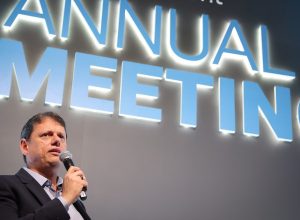 tarcisio-cita-rejeicao-a-lula-‘acima-de-50%’-e-diz-que-direita-pode-atrair-‘massa-de-centro’-em-2026