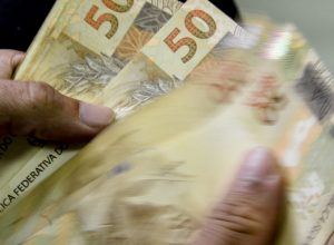 bc-fecha-cerco-a-contas-bolsao-e-regulamenta-servicos-bancarios