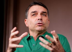 flavio-bolsonaro-se-reune-com-pp-e-uniao,-mas-nao-consegue-apoio-imediato-a-sua-candidatura