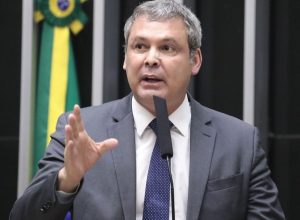 lider-do-pt-diz-que-ira-ao-stf-contra-decisao-da-camara-que-salvou-zambelli