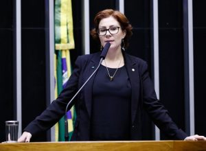 moraes-anula-decisao-da-camara-e-decreta-perda-do-mandato-de-zambelli