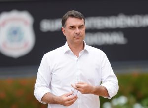 flavio-bolsonaro-diz-que-pesquisas-mostram-‘crescimento-rapido’-e-que-candidatura-e-irreversivel