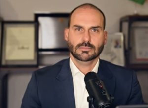 eduardo-bolsonaro-cogita-‘passaporte-de-apatrida’-para-permanecer-nos-eua-apos-cassacao