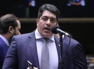 otto-alencar-filho-renuncia-ao-mandato-de-deputado-federal-e-camara-convoca-charles-fernandes