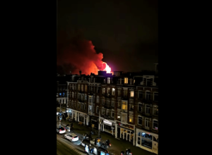 incendio-atinge-igreja-historica-de-amsterda-durante-o-ano-novo