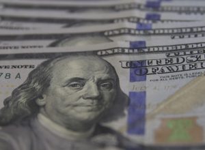 dolar-cai-para-r$-5,40-apos-invasao-a-venezuela