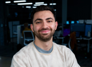 aos-33-anos,-ele-trabalhou-100-horas-por-semana-e-hoje-comanda-um-negocio-de-us$-633-milhoes