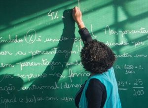 lula-sanciona-lei-do-‘mais-professores’,-com-bolsas-para-estudantes-de-licenciatura