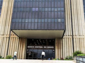 banco-central-aponta-deficit-de-51%-de-servidores-no-orgao