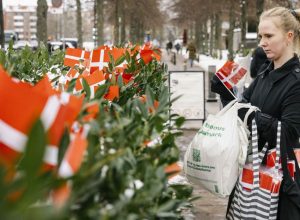 embaixada-dos-eua-na-dinamarca-remove-bandeiras-em-homenagem-a-soldados