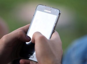 voce-concorda-com-a-proibicao-de-celular-em-universidades,-como-no-insper-e-na-fgv?-opine