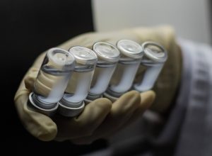 sem-vacinas-proprias,-brasil-fica-para-tras-na-corrida-vacinal-mundial