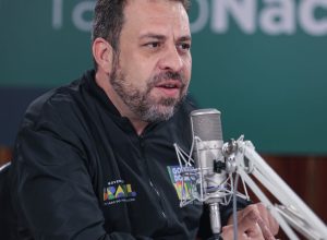 acabar-com-a-escala-6×1-e-prioridade-do-governo,-afirma-boulos