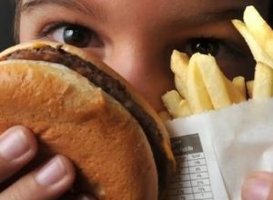 uma-em-cada-cinco-criancas-e-adolescentes-tem-sobrepeso-ou-obesidade