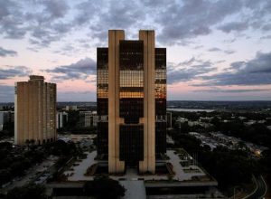 analise:-cenario-favoravel-para-corte-de-juros-perde-forca