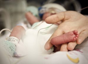 menos-antibiotico-e-mais-leite-materno-reduzem-infeccao-grave-em-bebes-prematuros,-diz-estudo